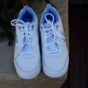 Sketchers tennis shoes